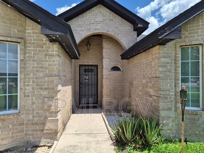 Building Photo - 8314 N Val Verde Rd