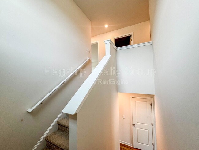 Building Photo - 2136 Montalvan Dr