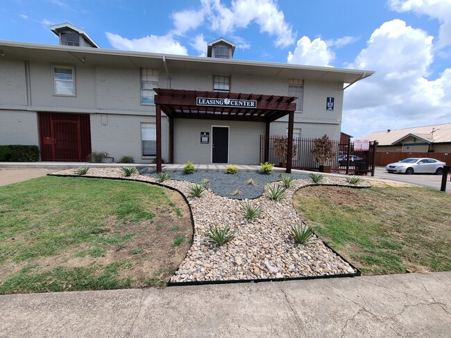 LEASING OFFICE - Polk Villas
