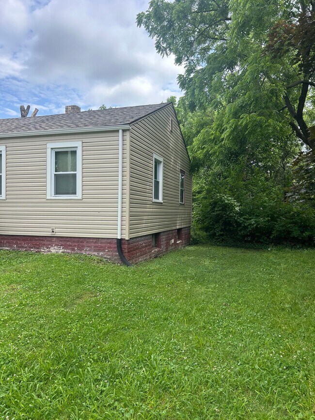 Building Photo - 5510 Avon Pl