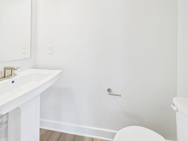 Building Photo - 8029 Lake Laurel Ln