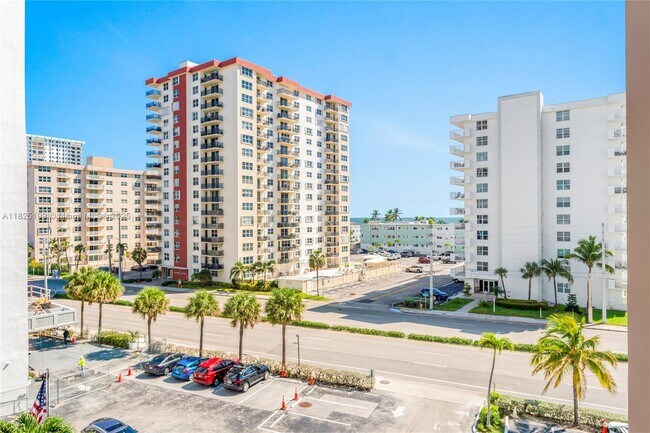 Building Photo - 1410 S Ocean Dr