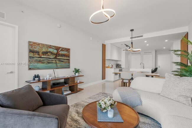 Building Photo - 700 NE 24th St