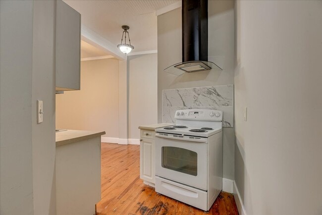 Building Photo - 828 Broad St