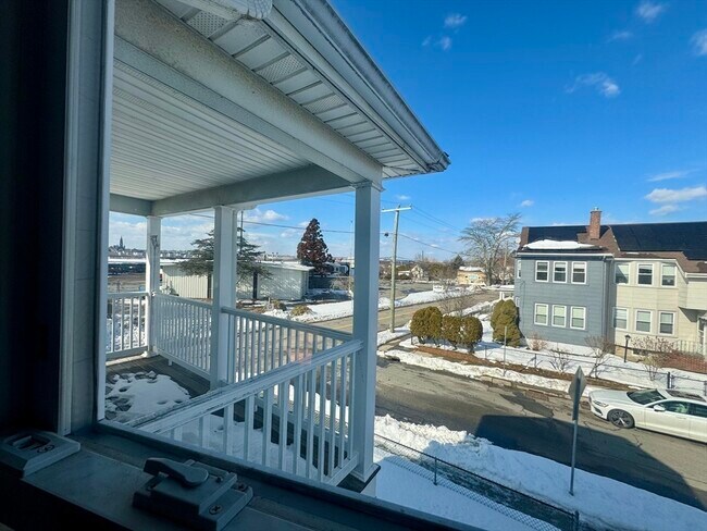 Building Photo - 67 Sycamore St