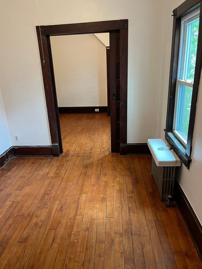 Building Photo - 2 Bedroom Apartment