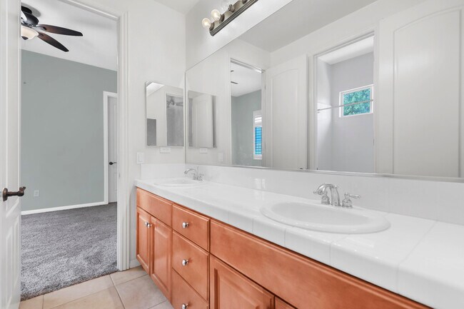 Building Photo - 112 Tesori Dr