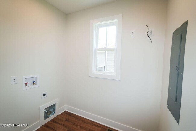 Building Photo - 476 Yadkin Rd