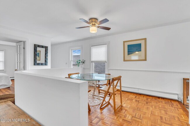 Building Photo - 1227 Bay Ave