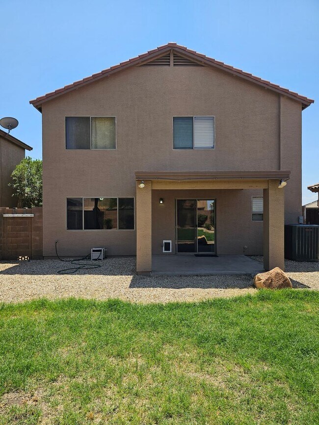 Building Photo - 42804 W Sunland Dr