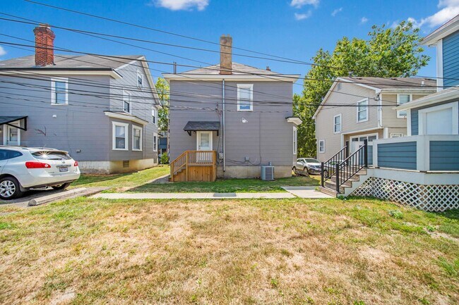 Building Photo - Ultimate 6-Bedroom House with Amazing Front Porch!