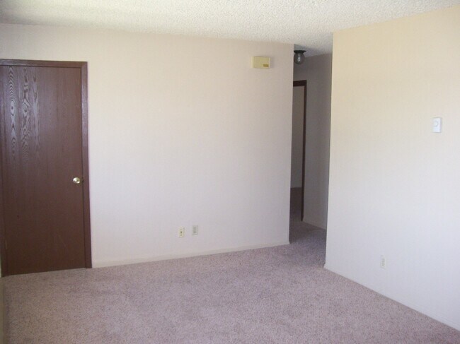 Building Photo - Building 5, 250-256 Applewood Ct.