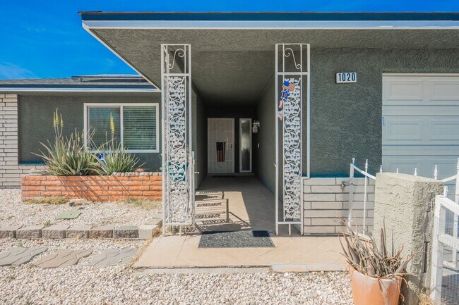 Building Photo - No HOA- Single story pool home