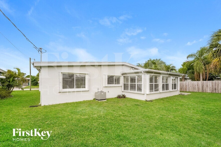 Building Photo - 21426 Glendale Ave