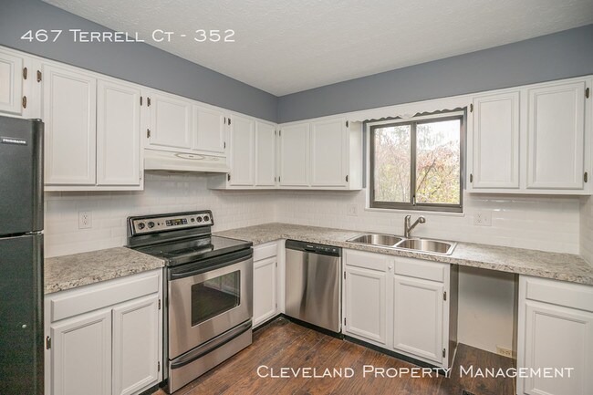 Building Photo - 2 Bedroom Richmond Hts Condo