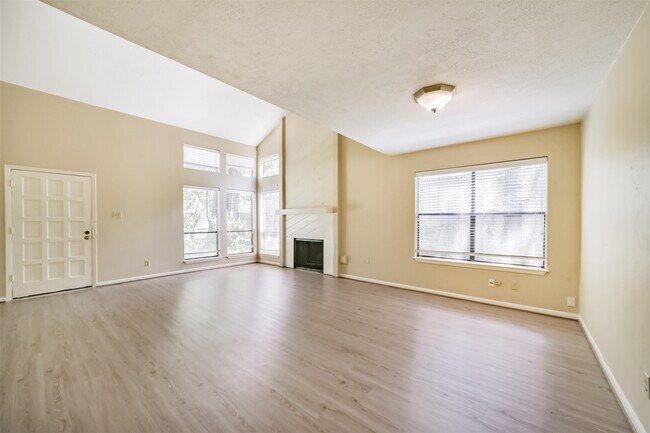 Building Photo - 3 Hedgebell Ct
