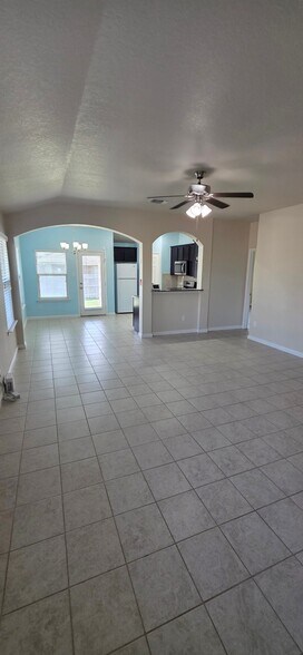 Building Photo - 2530 Diamondback Trail