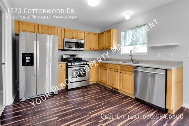 Building Photo - 1323 Cottonwood Dr