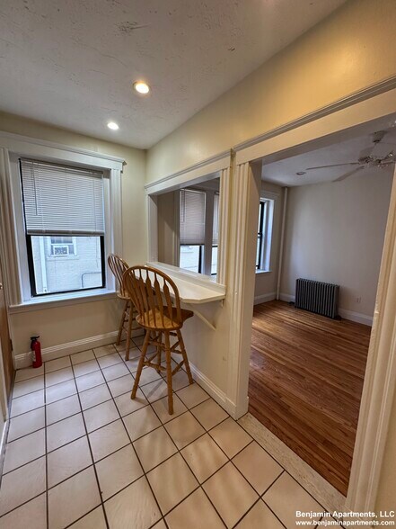 Building Photo - 239 Kelton St