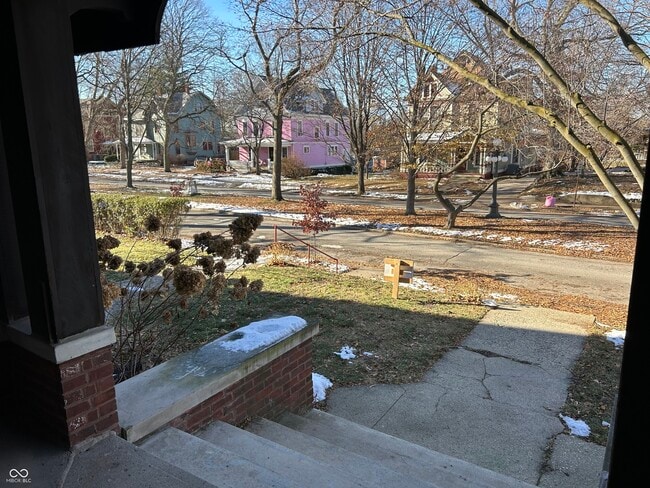 Building Photo - 963 Woodruff Pl W Dr