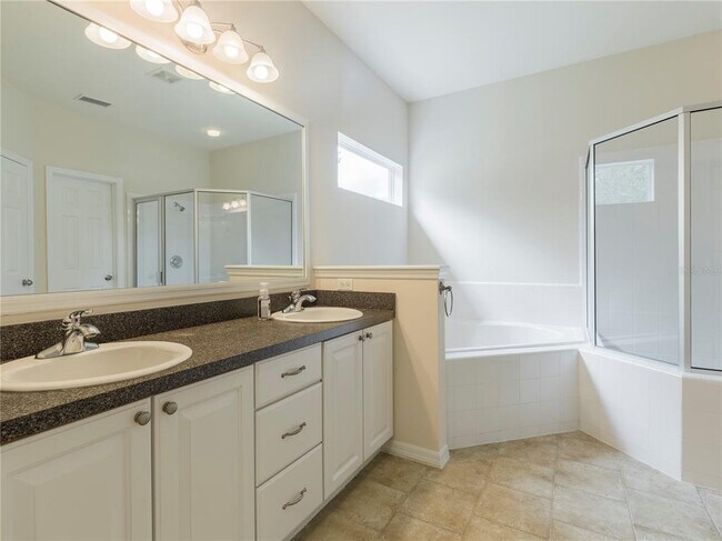 Building Photo - 7595 SW 84th Dr