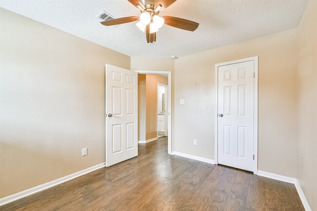 Building Photo - 5821 Guadalupe Dr