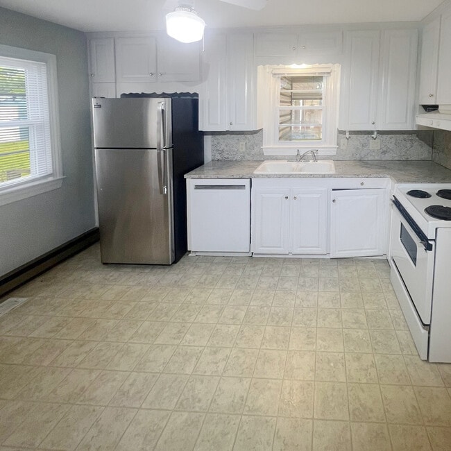 Building Photo - 2803 Jackson Dr