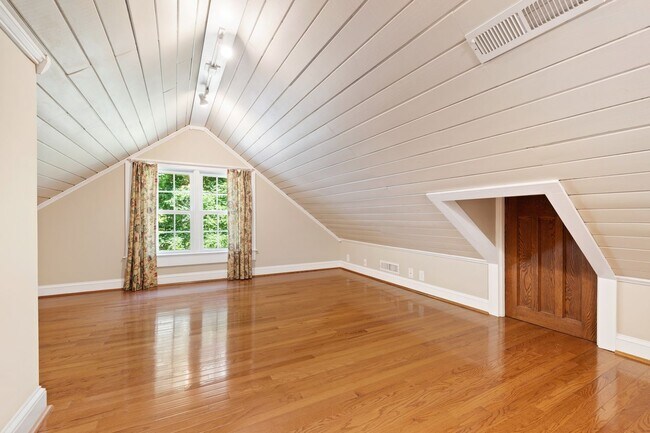 Building Photo - Breathtaking Classic Estate in Falls of New Hope