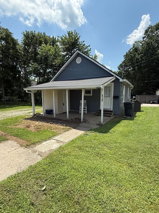 Building Photo - Cozy  Home