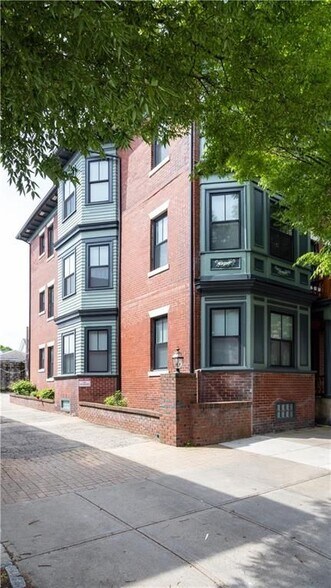 Building Photo - 174 Broadway