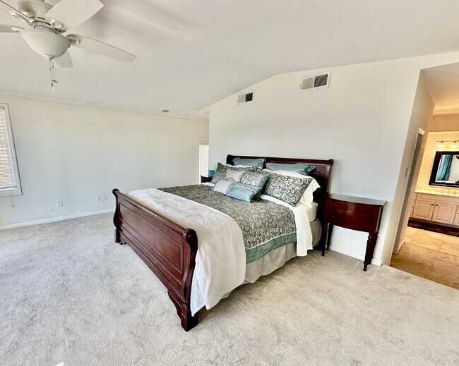 Building Photo - Four Bedroom Waterfront Home on the May River!