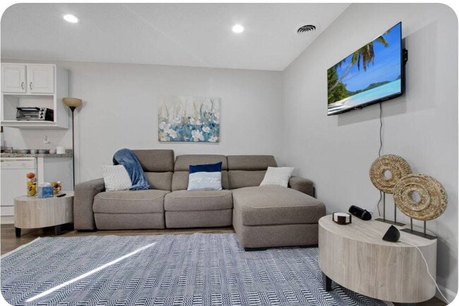 Building Photo - Furnished 1-Bedroom Apartment with Private Entrance and Free Laundry