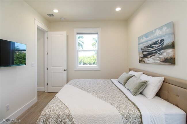 Building Photo - 4879 Esplanade St