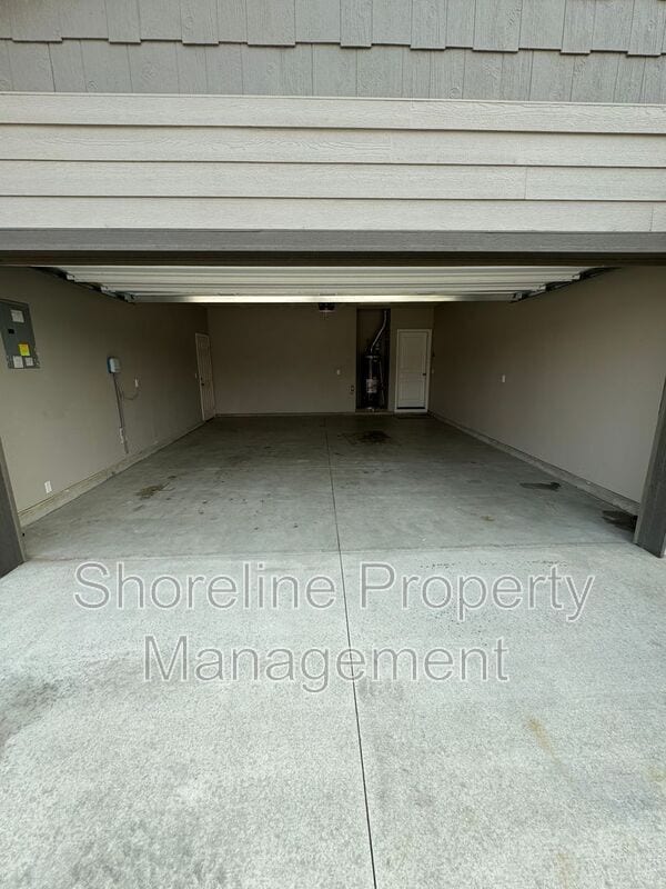 Building Photo - 511 Diamond Lake St