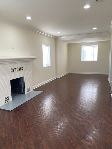 Building Photo - 1454 S Cloverdale Ave