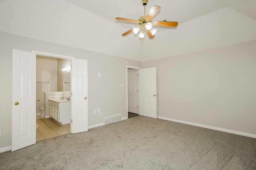 Building Photo - 10352 Walden Pine Cove