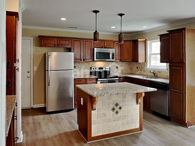 Building Photo - 169 Royalton Rd