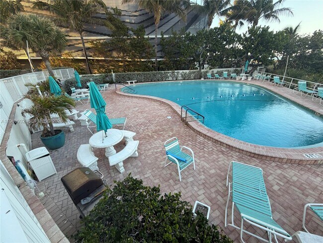 Building Photo - 710 N Ocean Blvd