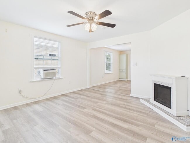 Building Photo - 2106 Levert St NE