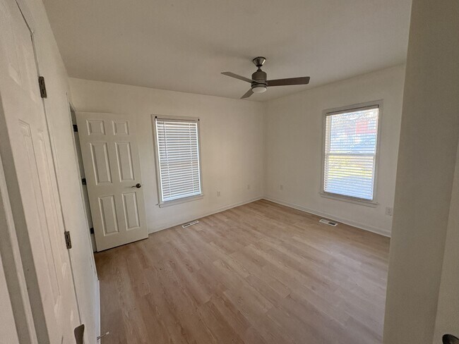 Building Photo - 182 Novak St