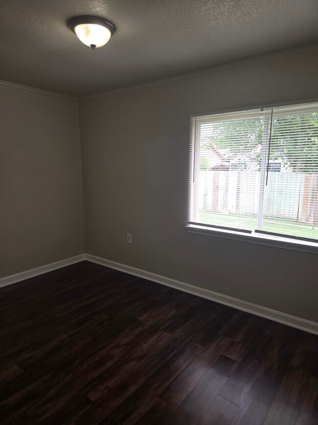 Building Photo - 9570 Bowen dr