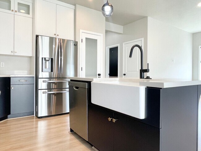 Building Photo - Modern Herriman Home at Big Bend Park!