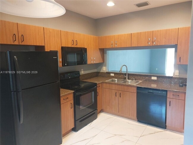 Building Photo - 2566 SW 82nd Ave