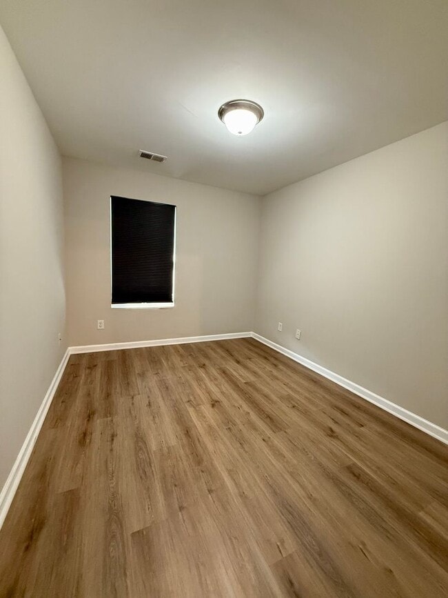 Building Photo - Great Oakwood Location- 3 bedroom, 2.5 bat...