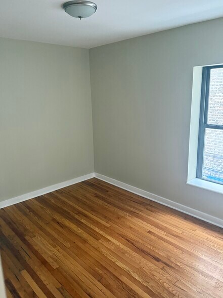 Building Photo - 4710 N Monticello Ave