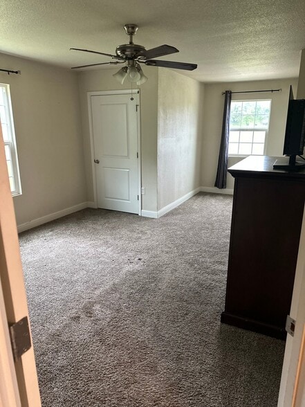 Building Photo - 43022 Apache Rnch Rd