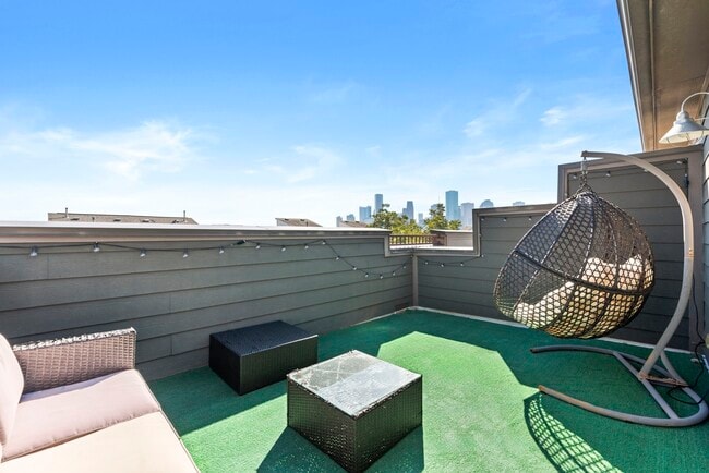 Primary Photo - 1925 Shearn St