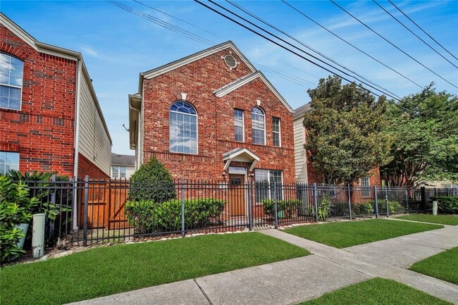 Building Photo - 1747 Aden Dr
