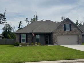 Building Photo - Like New - Home for Rent in Denham Springs