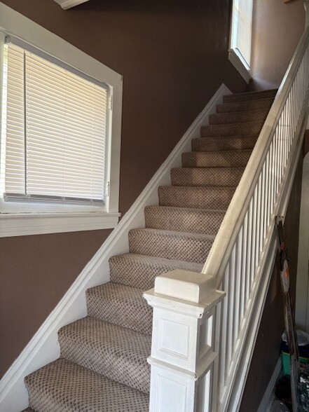 Building Photo - 151 Elm St